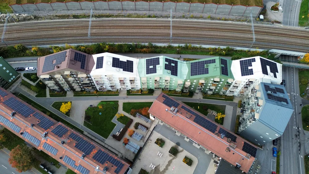 Solceller på flerbostadshus hos Stena Fastigheter i Jakobsberg